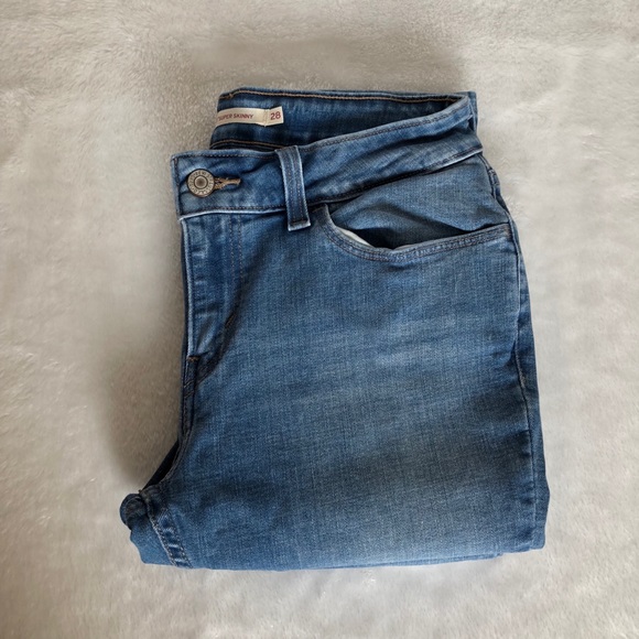 535 Levi’s Supper Skinny Jeans - Picture 2 of 3